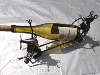 Wine bottle holder