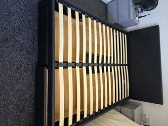 Double bed frame and 4 drawers 