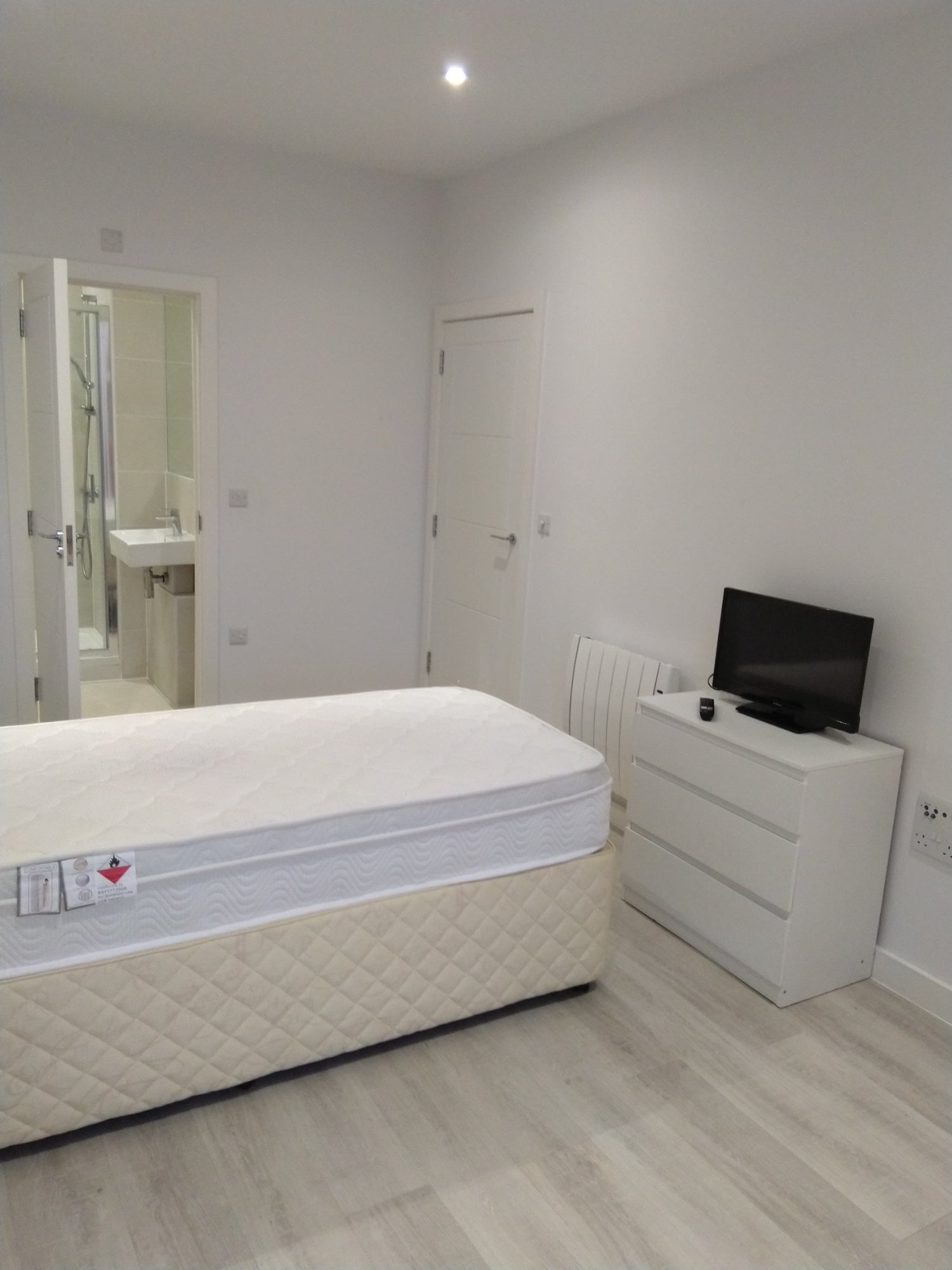 Eastbourne Room for rent near Eastbourne town centre with private bathroom 