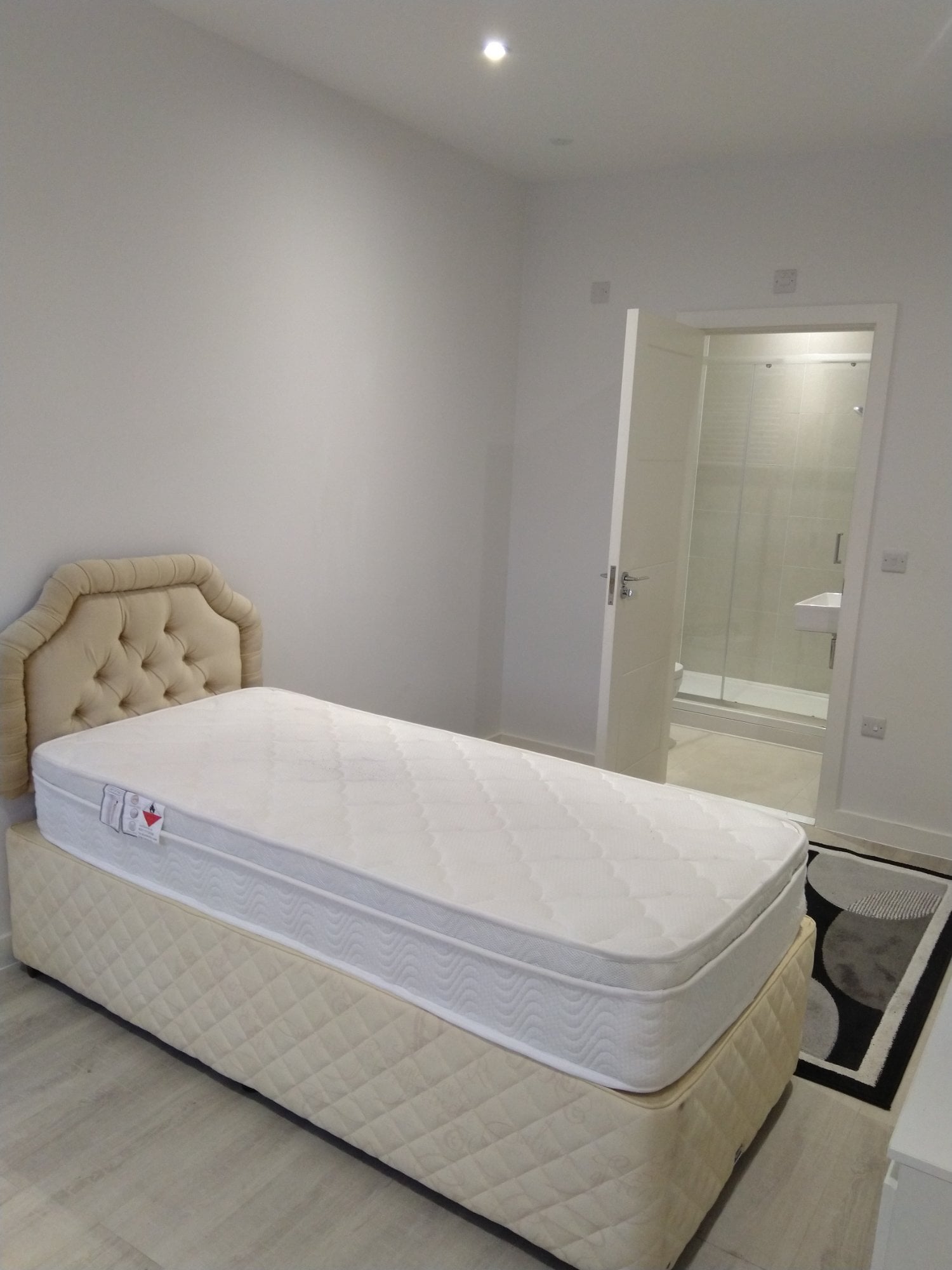 Room for rent near Eastbourne town centre with private bathroom  - Rooms in Eastbourne