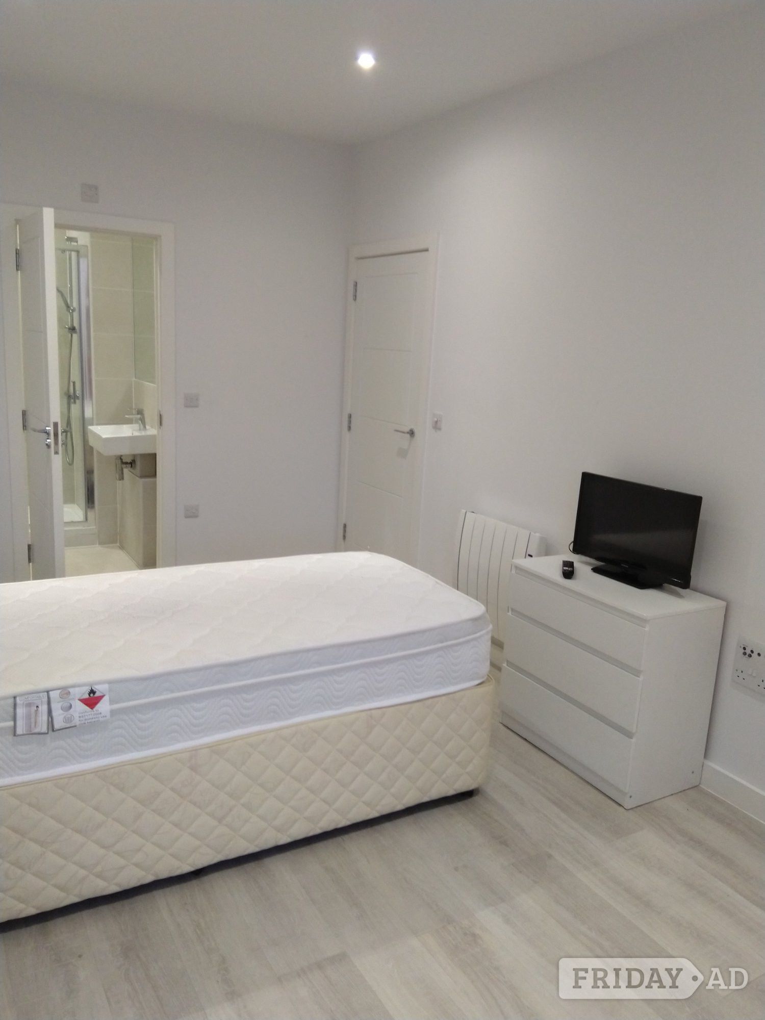 Eastbourne Room for rent near Eastbourne town centre with private bathroom 
