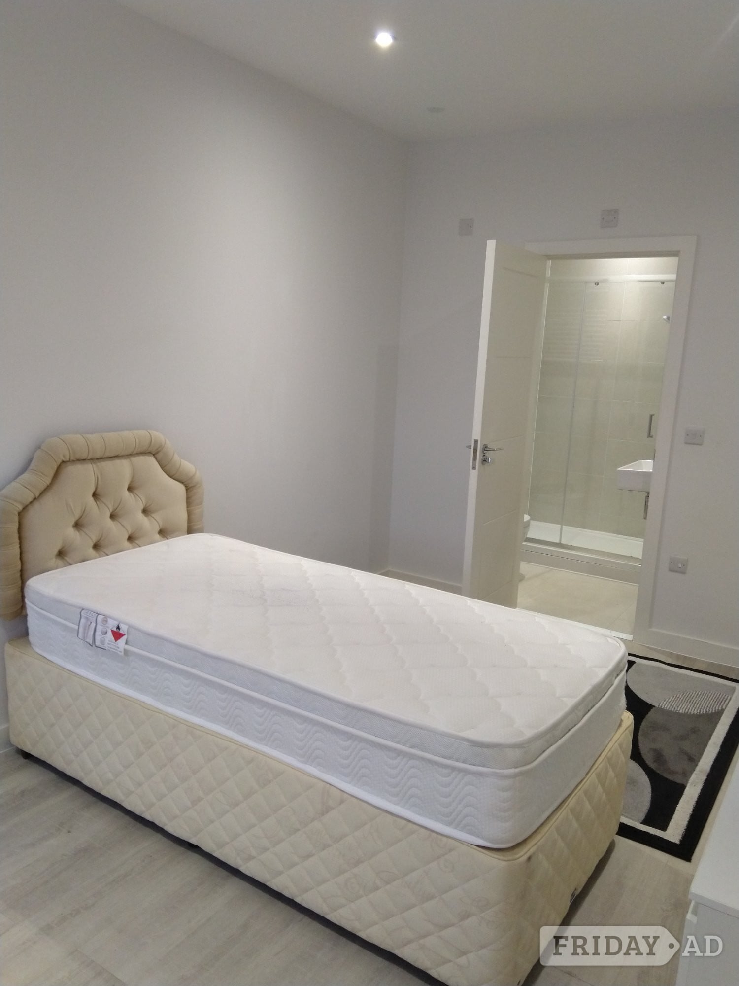 Room for rent near Eastbourne town centre with private bathroom  - Rooms in Eastbourne