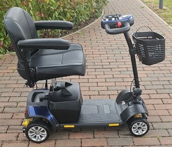 4mph car boot mobility scooter brand new batteries fitted 