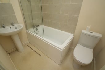 BEXHILL-ON-SEA Ground floor self-contained one-bedroomed flat