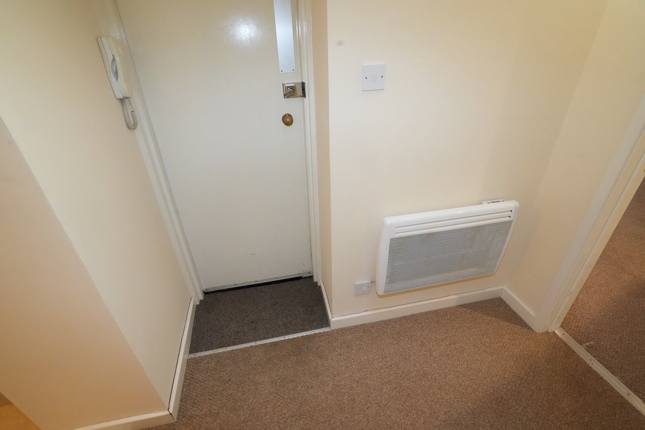 Bexhill-On-Sea BEXHILL-ON-SEA Ground floor self-contained one-bedroomed flat