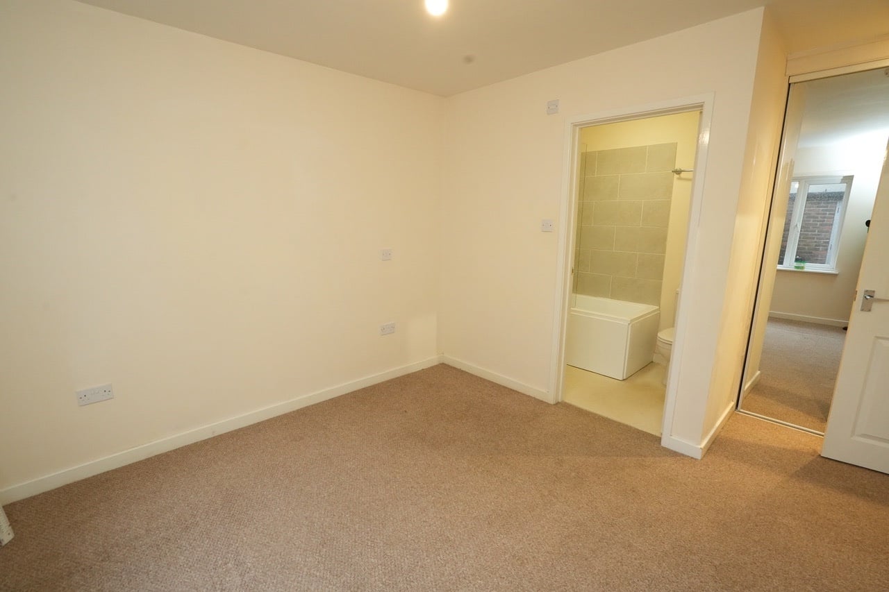 BEXHILL-ON-SEA Ground floor self-contained one-bedroomed flat - Flats & Apartments in Bexhill-On-Sea