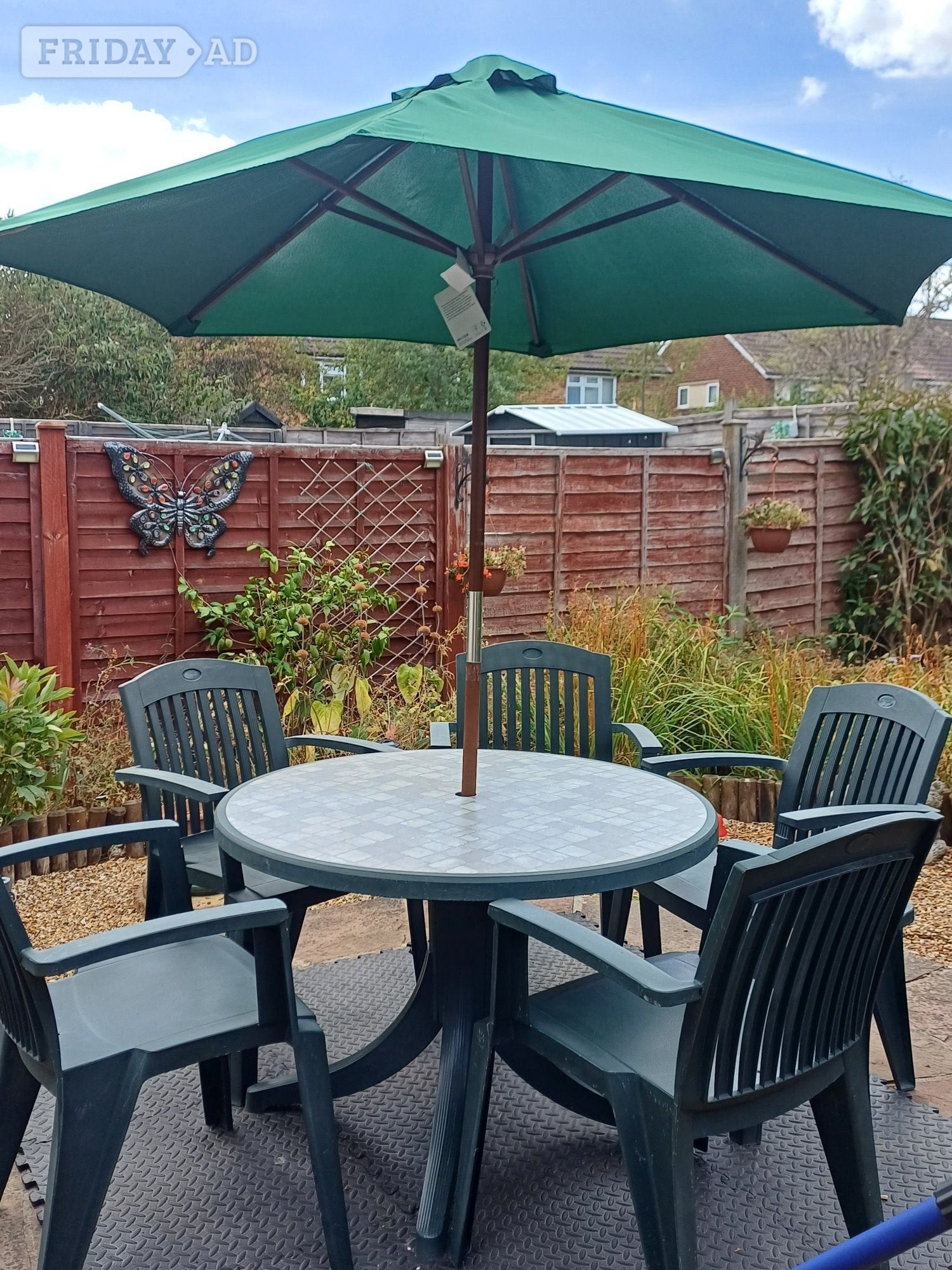 Round garden table with 5 matching chairs & parasol in Welwyn Garden City