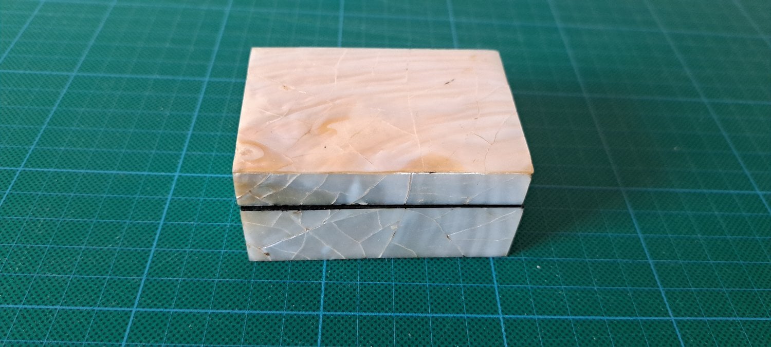 VINTAGE MOTHER OF PEARL SMALL RECTANGULAR TRINKET BOX. HANDMADE