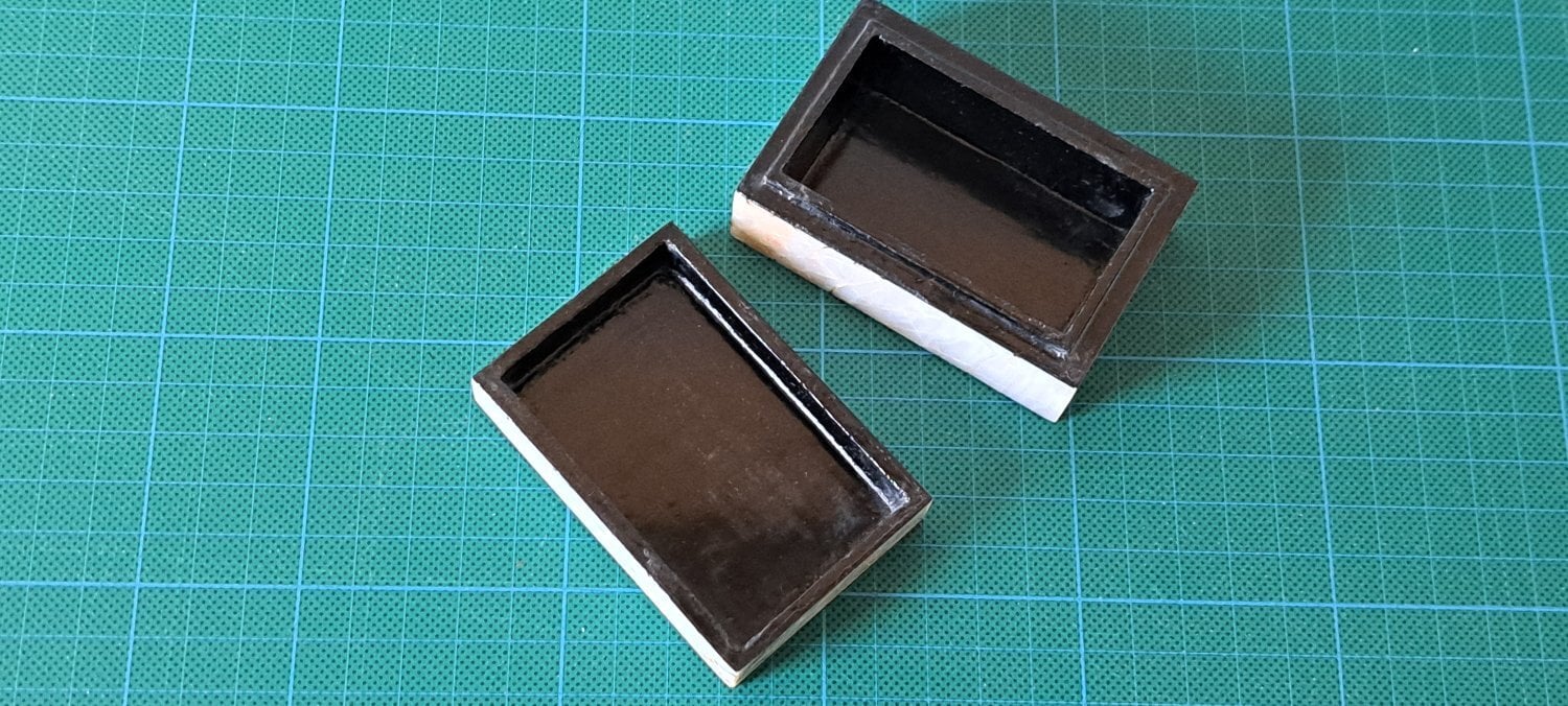 VINTAGE MOTHER OF PEARL SMALL RECTANGULAR TRINKET BOX. HANDMADE - Home Decor in Hartley Wintney