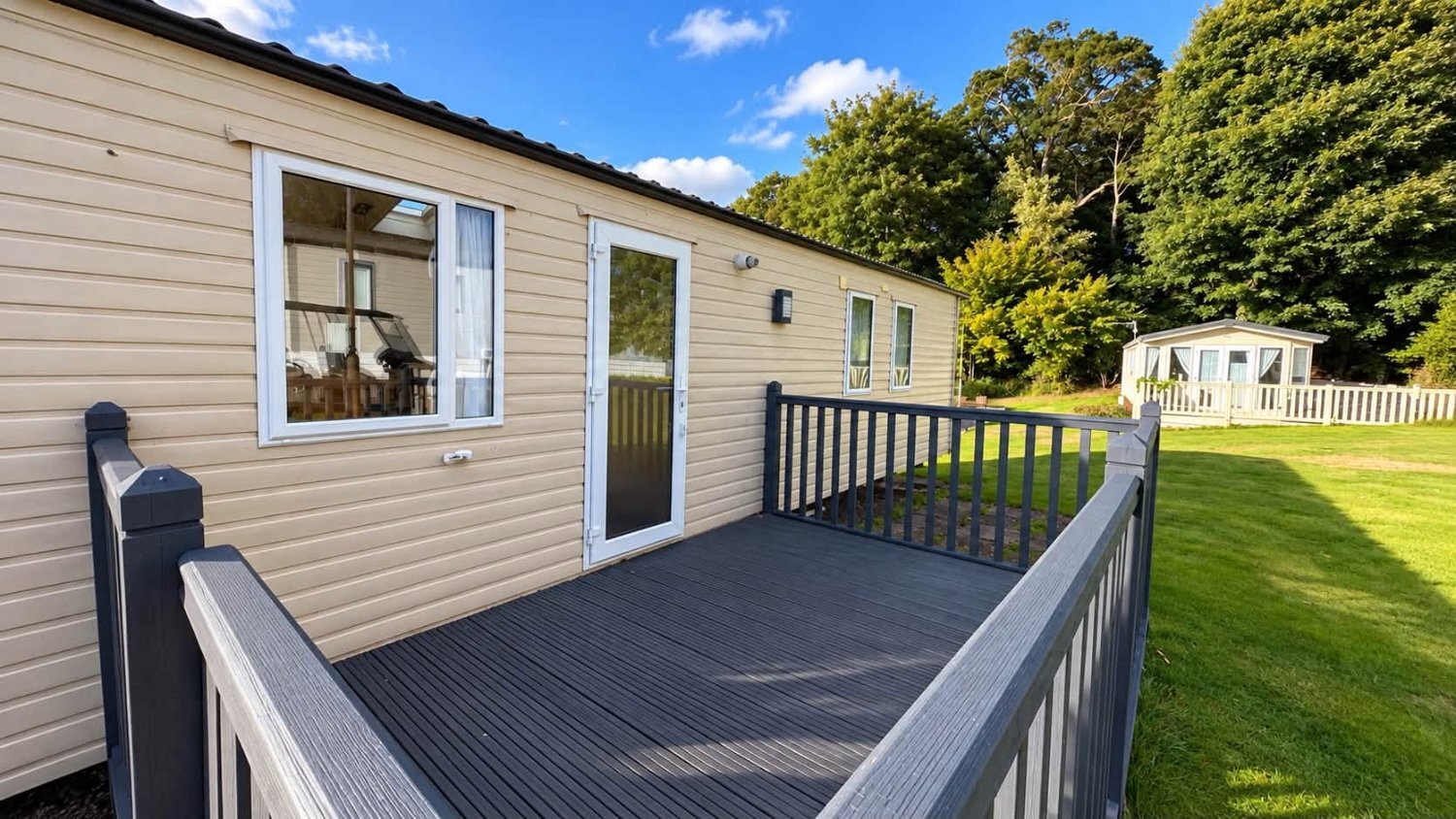 Beautiful Holiday Home with Decking