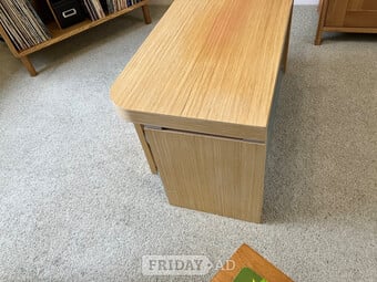 Home entertainment unit