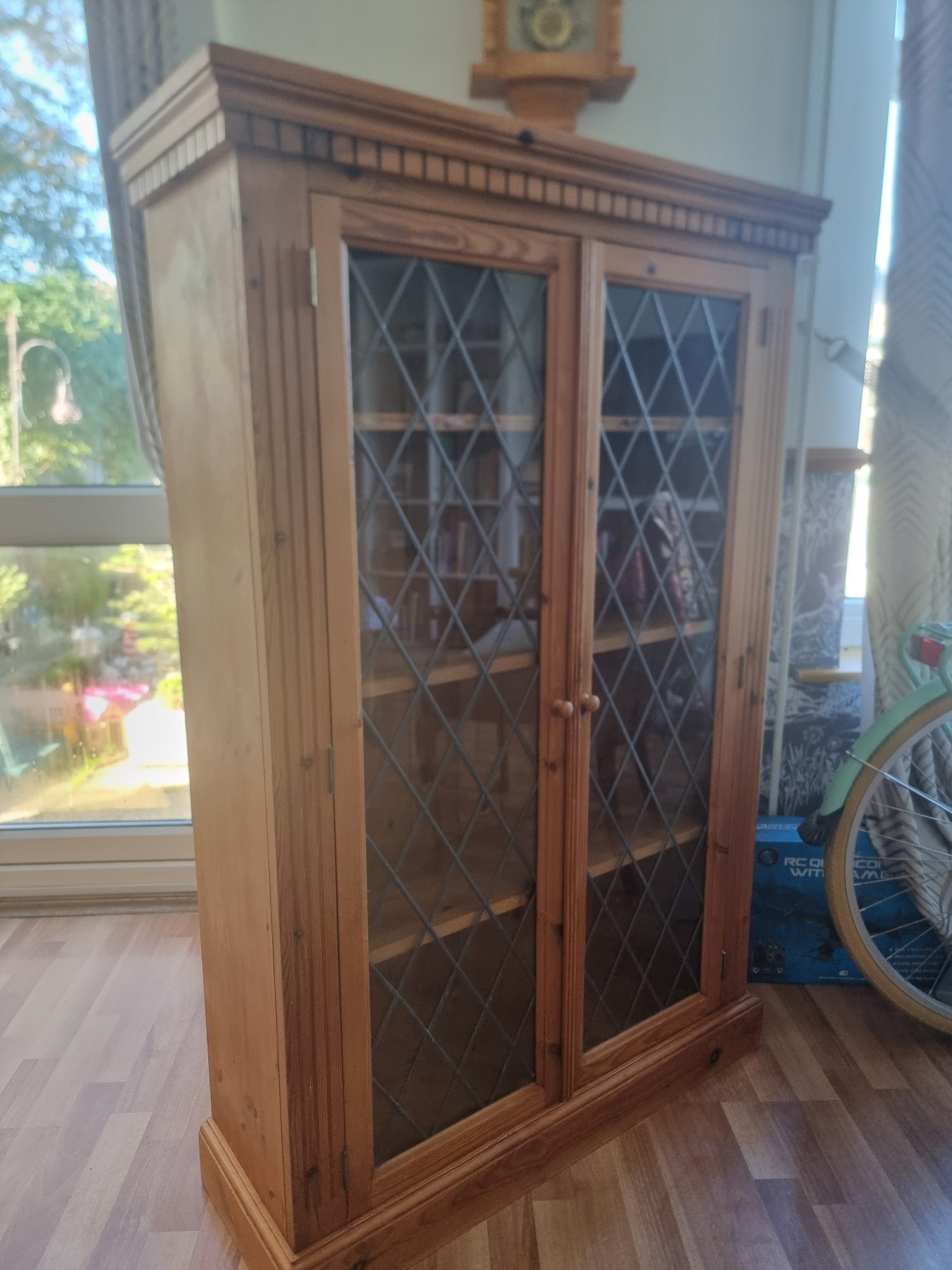 Pine cabinet/Display unit