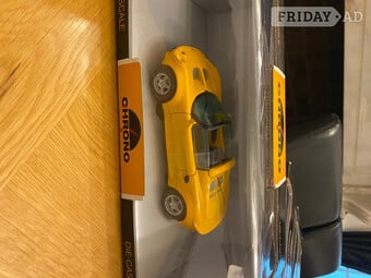1/18 Scale Diecast Model 