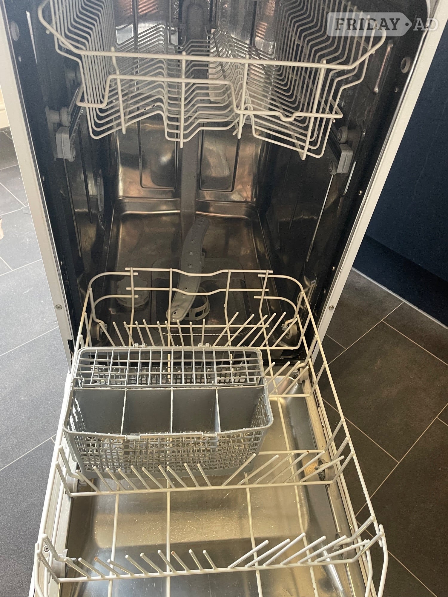 INDESIT DISHWASHER FULLY WORKING 