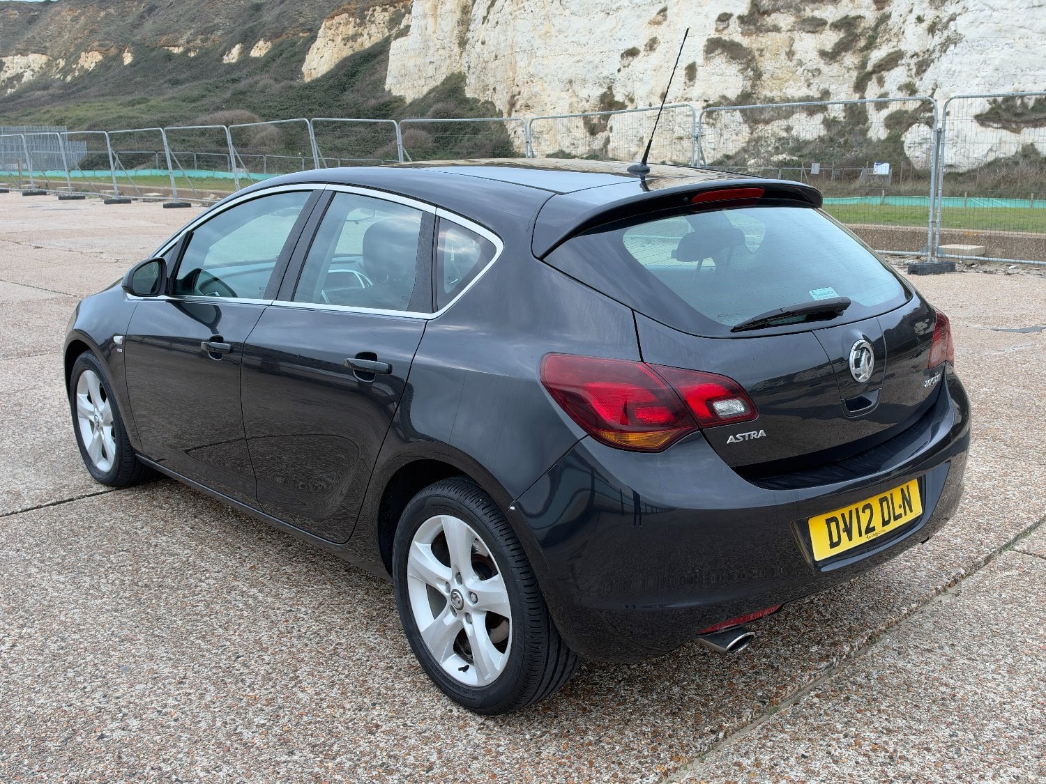 2012 Vauxhall Astra SRi - New Years MOT - 2 Keys - £35 Tax - Cars in Brighton