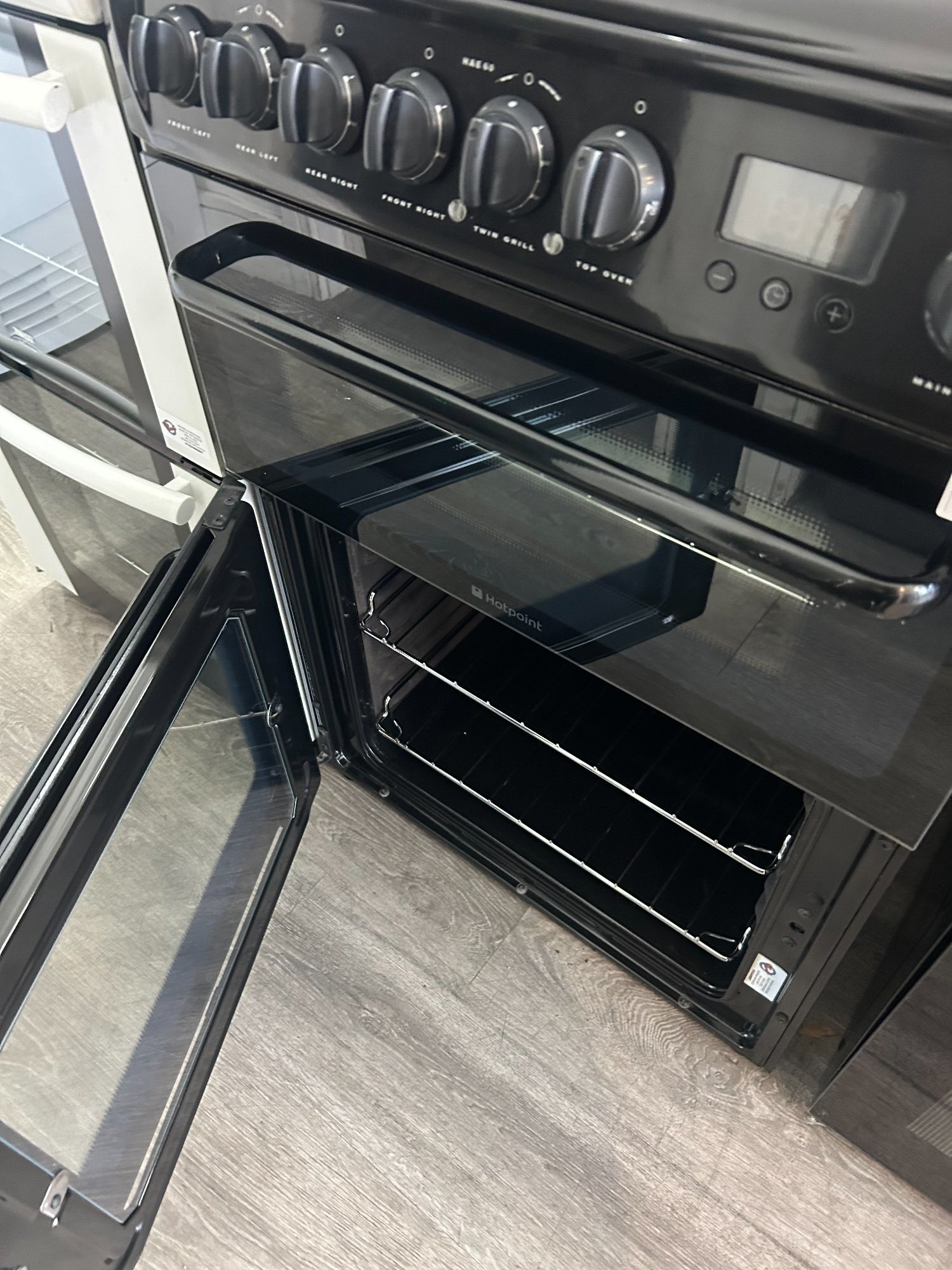 St. Leonards-On-Sea HOTPOINT 60CM ELECTRIC COOKER