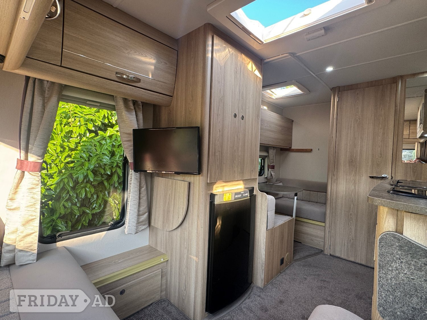 Elddis Sanremo 304 2018 4 Berth Caravan with Motor Movers and Full Awning - Motorhomes & Caravans in Swanley