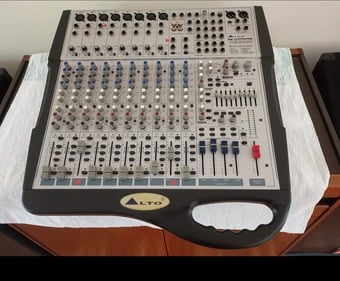 Peavey speakers, Mixing console, Microphone and stand