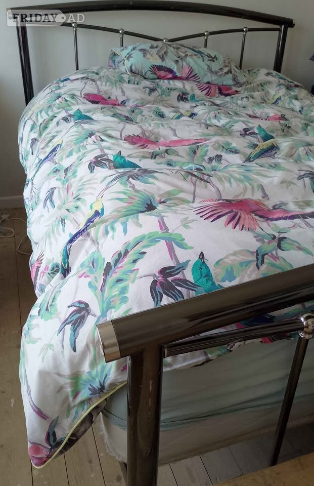 KINGSIZE  CONTEMPORY BED  -  SLATTED  in Eastbourne