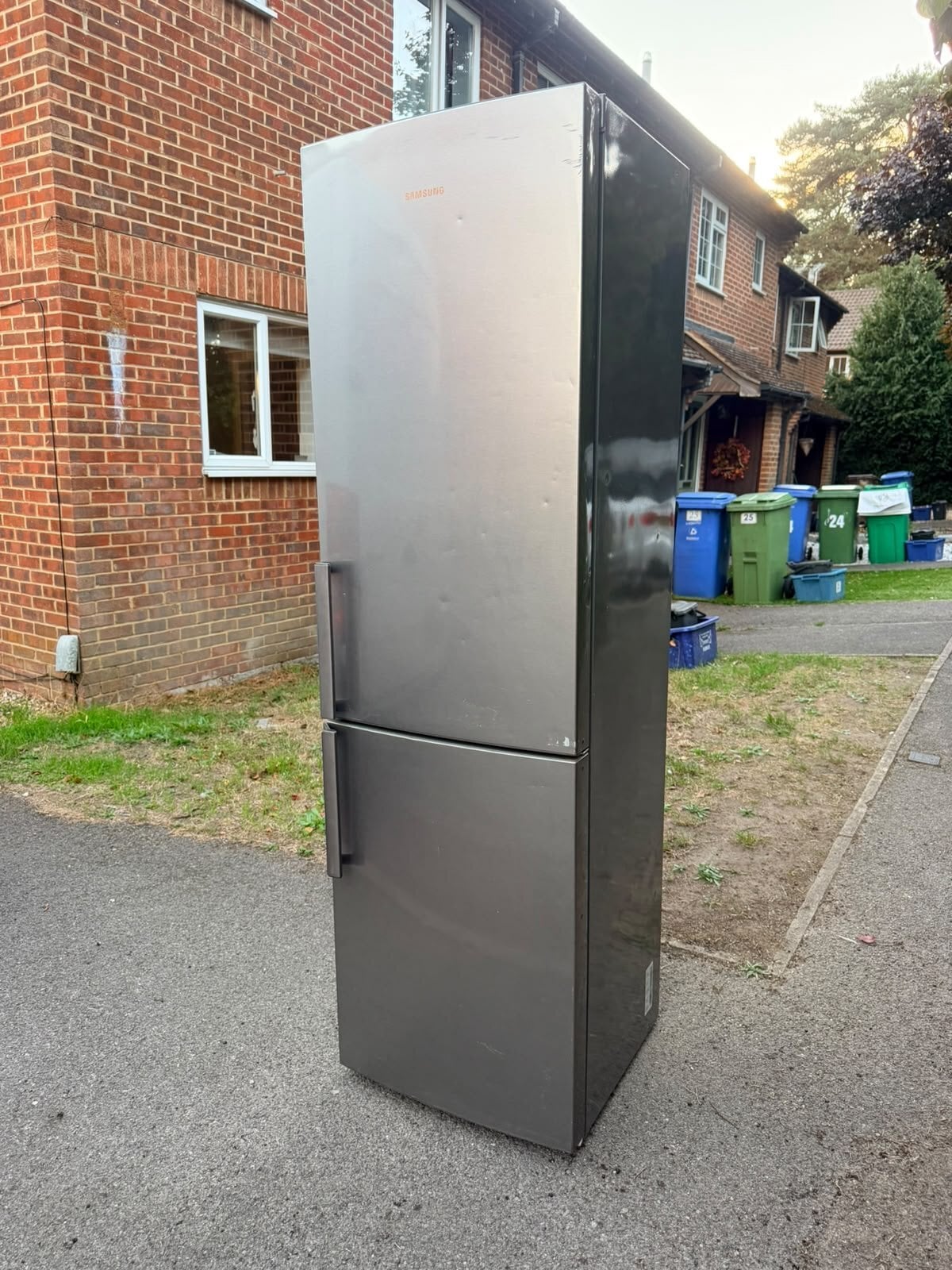Tall fridge freezer £145