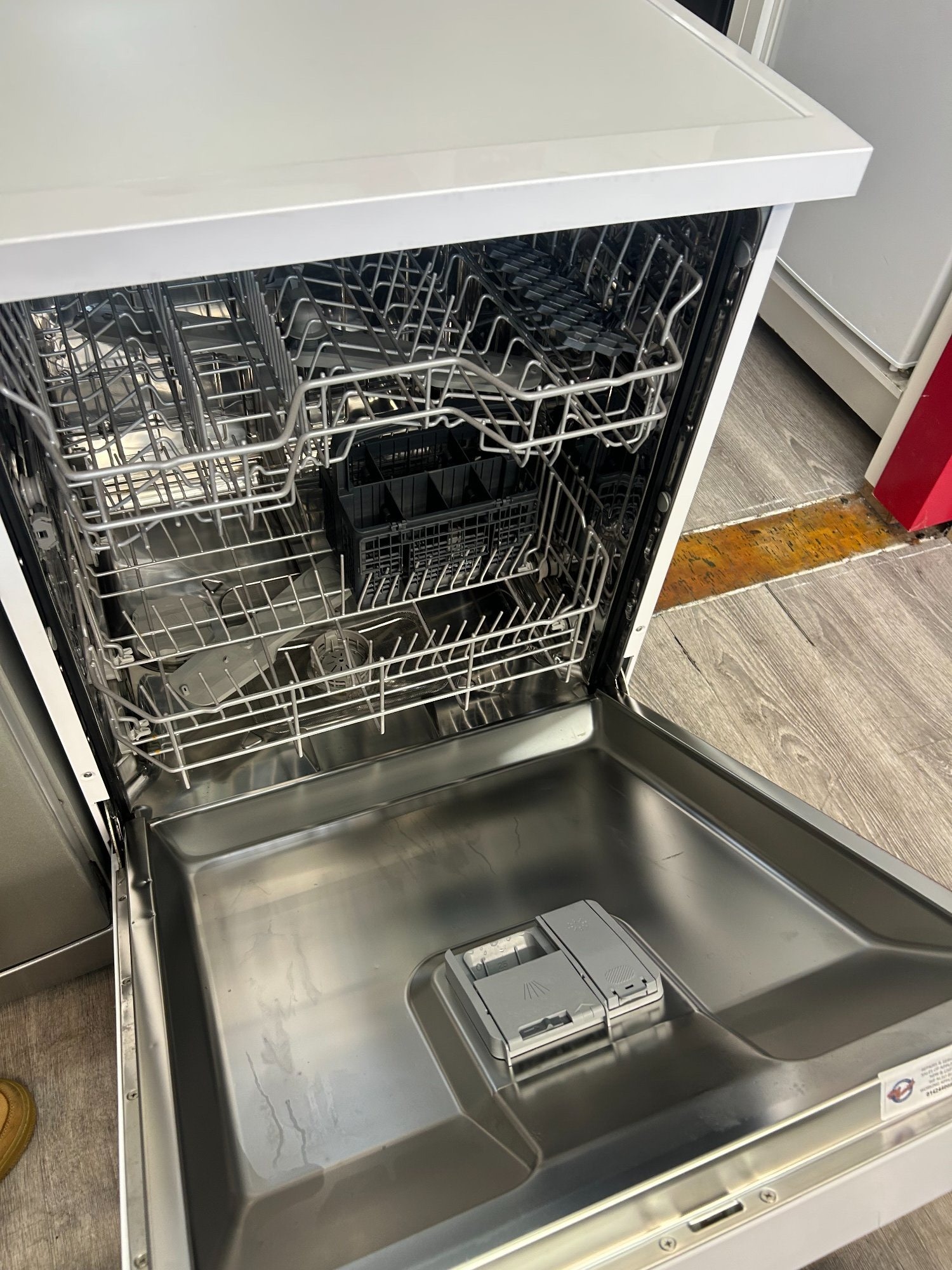 BEKO FULL SIZE DISHWASHER
