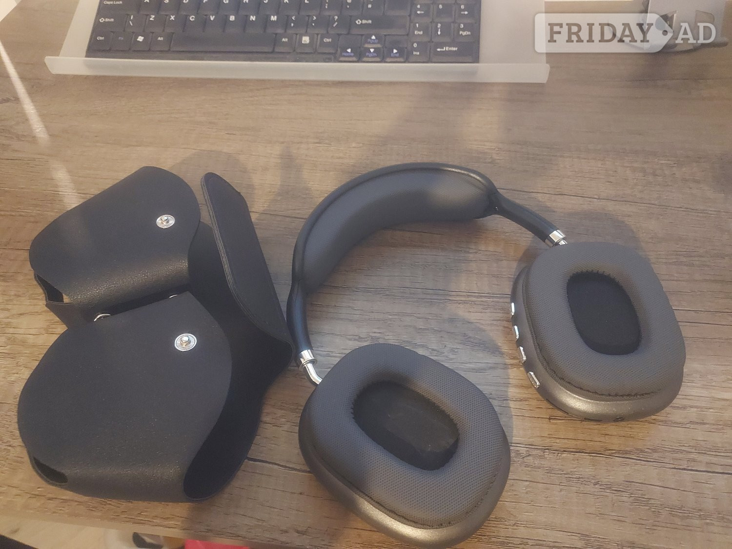 Wireless headphones, noise cancelling and Bluetooth in Brighton