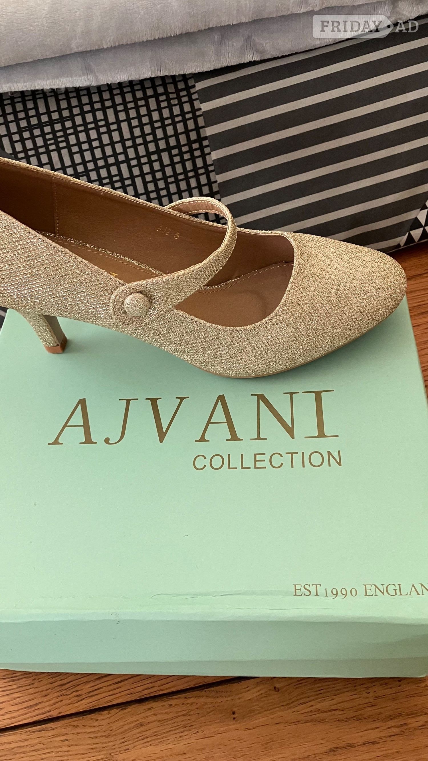 Ajvani sparkling gold high heels Size 5 Like new