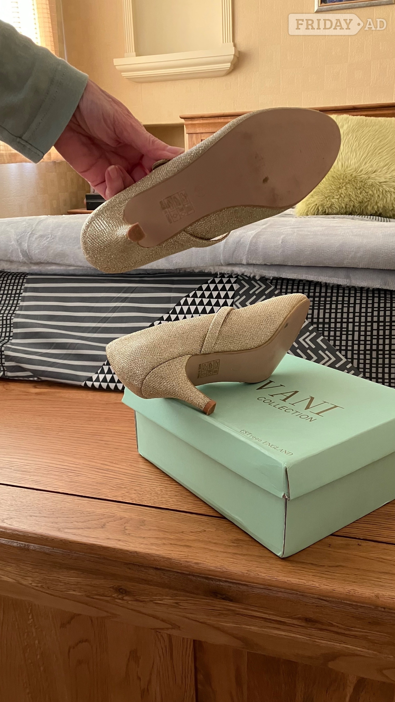 Ajvani sparkling gold high heels Size 5 Like new - Clothing, Footwear & Accessories in Peacehaven