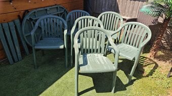 Garden table and 6 chairs used condition 