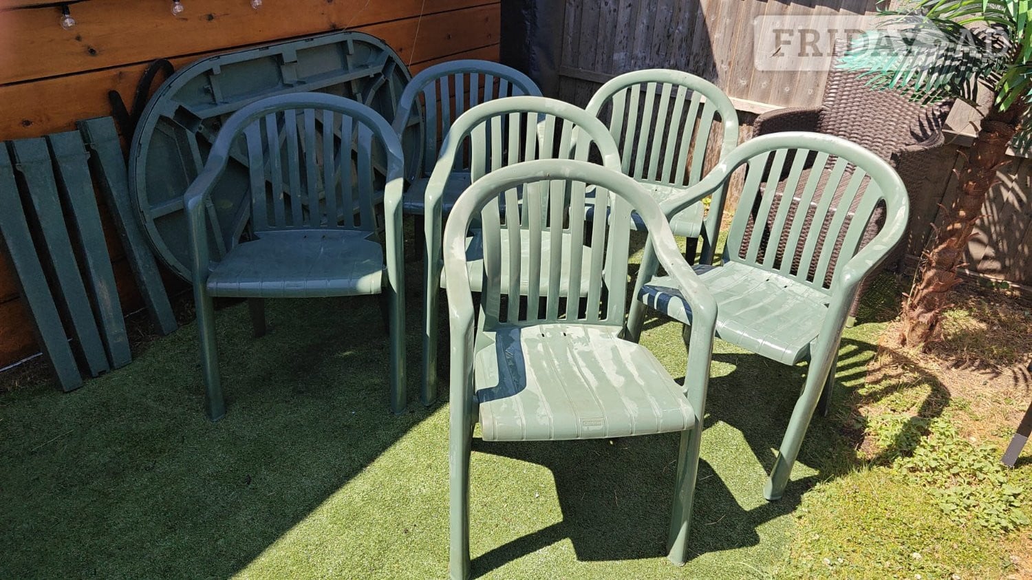 Garden table and 6 chairs used condition  in Croydon