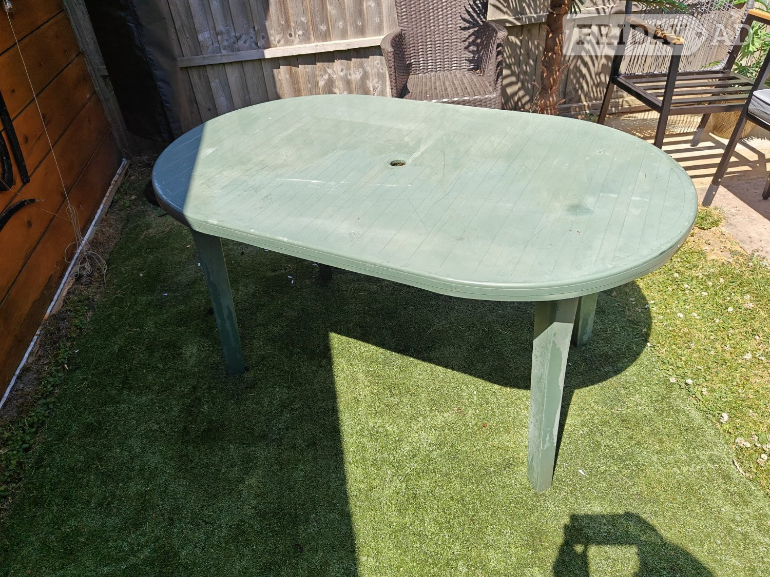 Garden table and 6 chairs used condition 