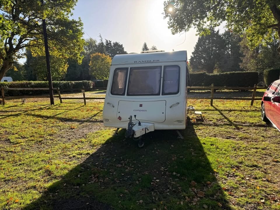 compass  rambler 12/2 2007  motor mover awning - Motorhomes & Caravans in Leatherhead