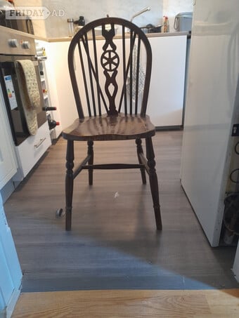 Antique Windsor Chair.