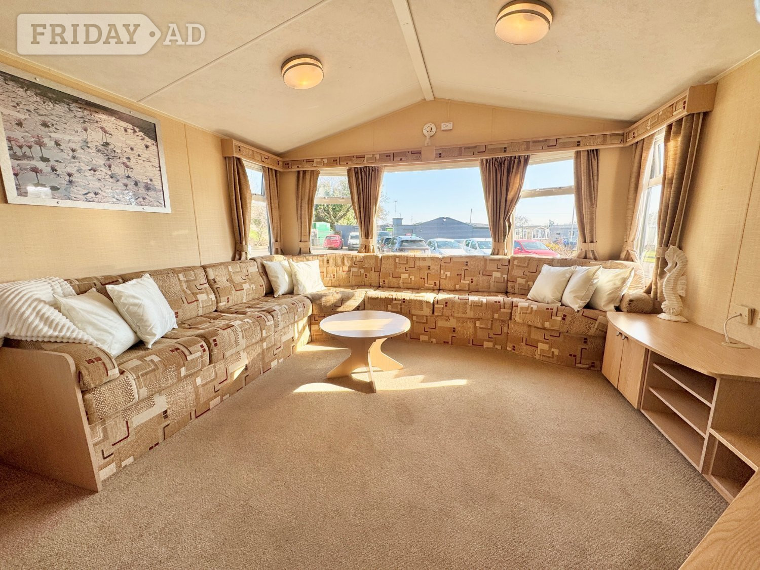 PERFECT STARTER HOLIDAY HOME! - Motorhomes & Caravans in Clacton-On-Sea