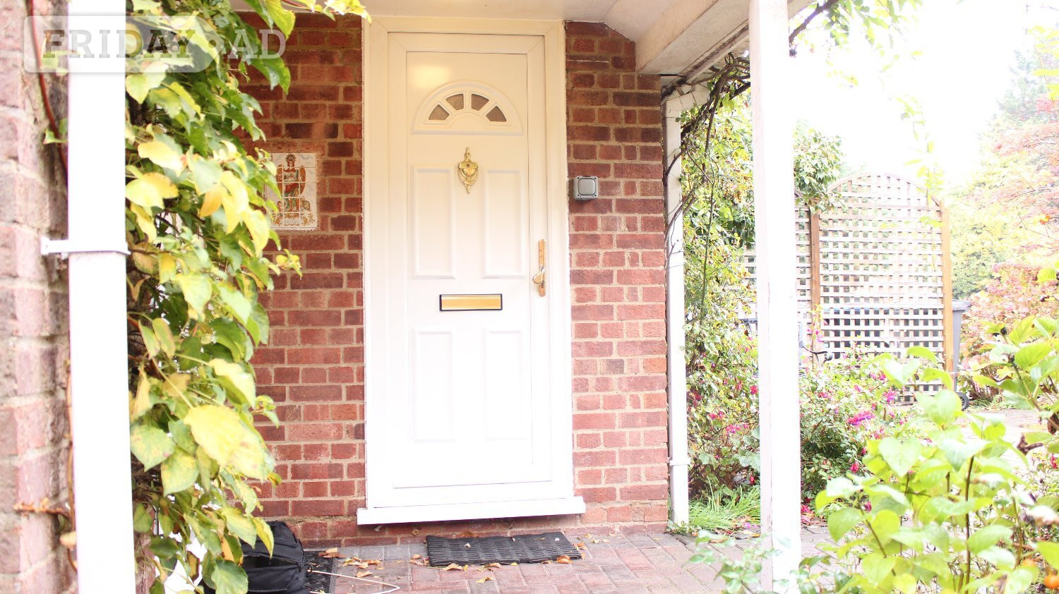 Studio Flat Englefield Green - near Windsor, Staines and Heathrow