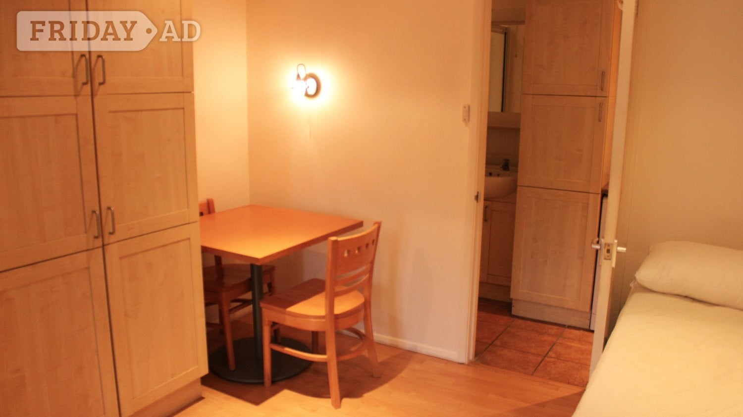 Studio Flat Englefield Green - near Windsor, Staines and Heathrow - Flats & Apartments