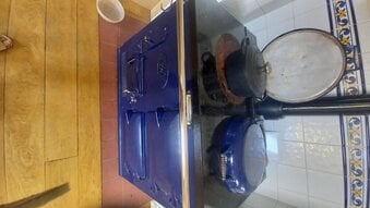 Gas AGA 2  ovens and 2 hotplates Traditional blueBuyer to remove.