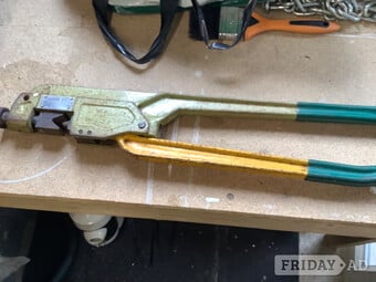 Electrical hand crimper