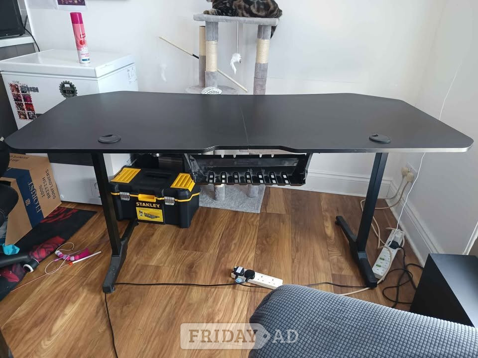 Black Gaming Desk with Cable Management – Good Condition