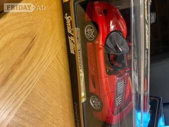 1/18 Scale Diecast Model 