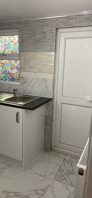 One bedroom town flat with garden 