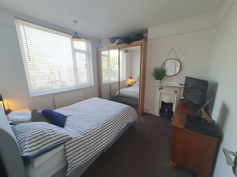 Two double bedrooms available in a property located in Old Town