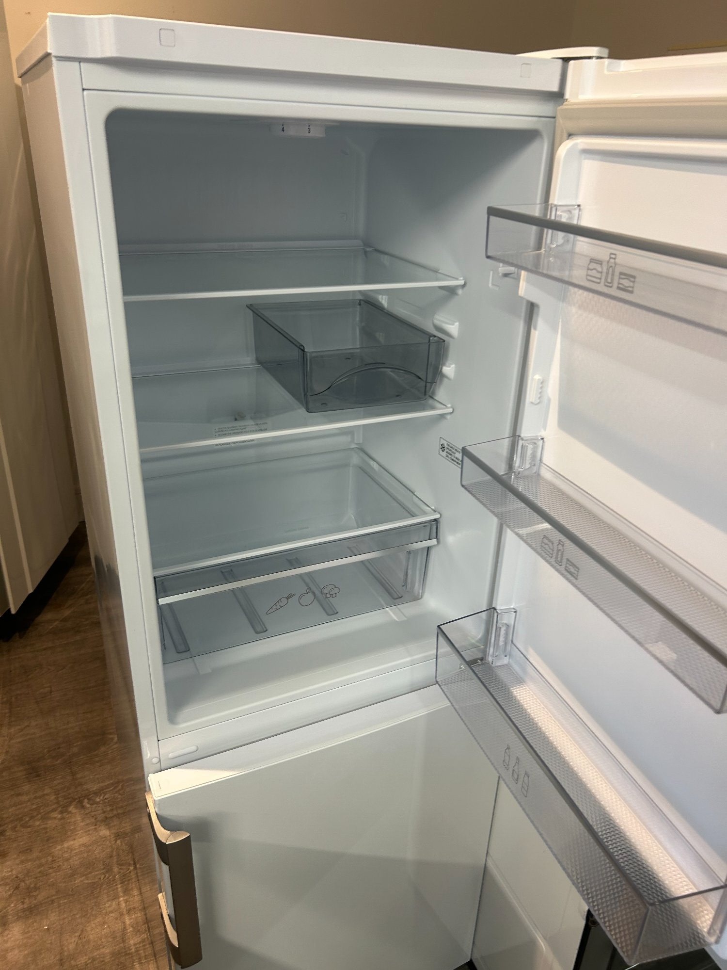 BLOMBERG 50/50 FRIDGE FREEZER