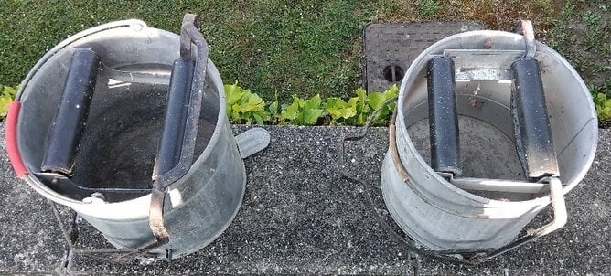 2 Kentucky Mop Buckets, 2 Poles & 15 New Mop Heads