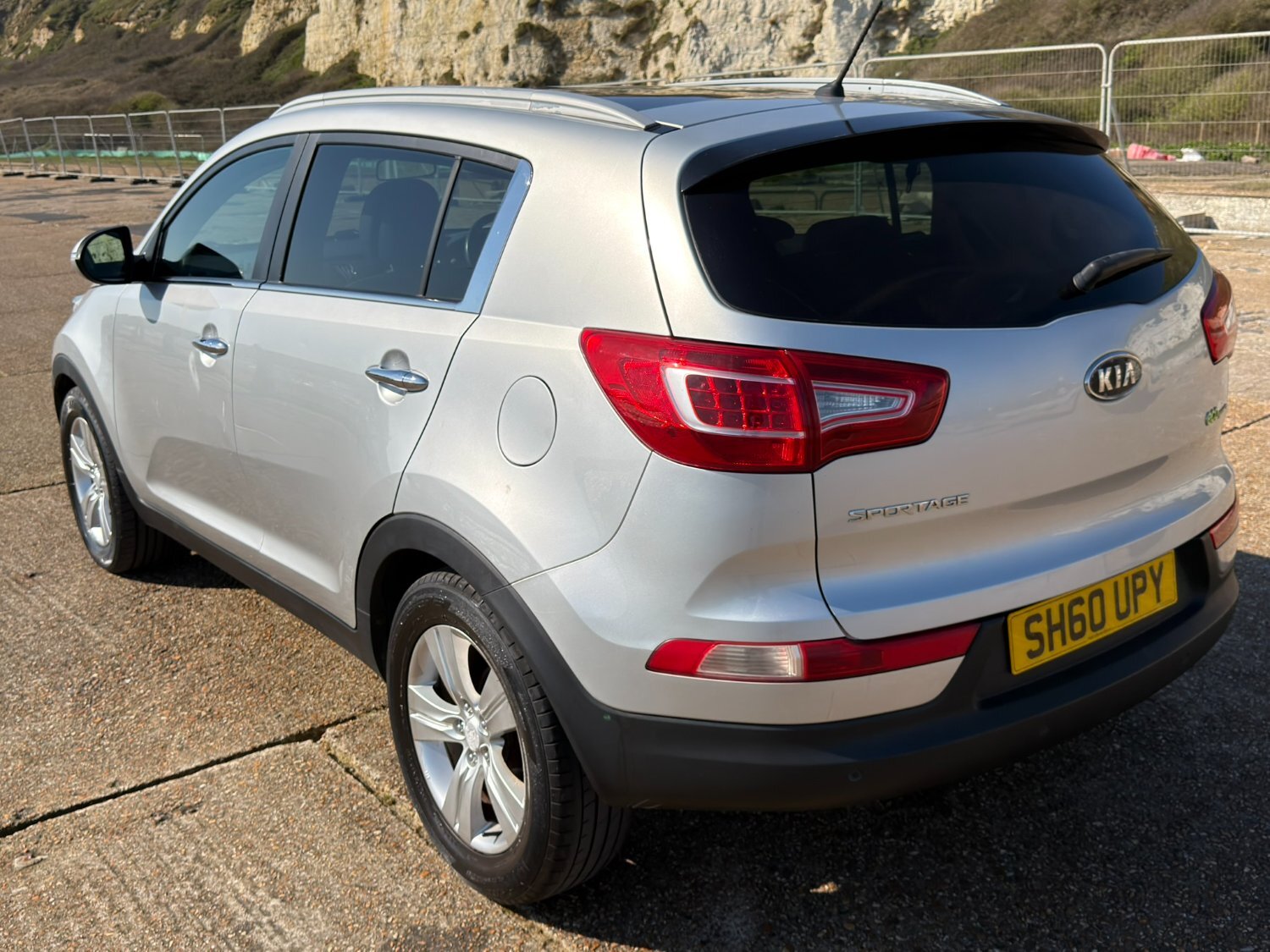 2010 Kia Sportage 2 - New Years MOT - Panoramic Roof - ISOFIX - Cars in Brighton