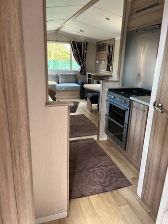 Mobile home to rent 32x10 central heating available 9th September
