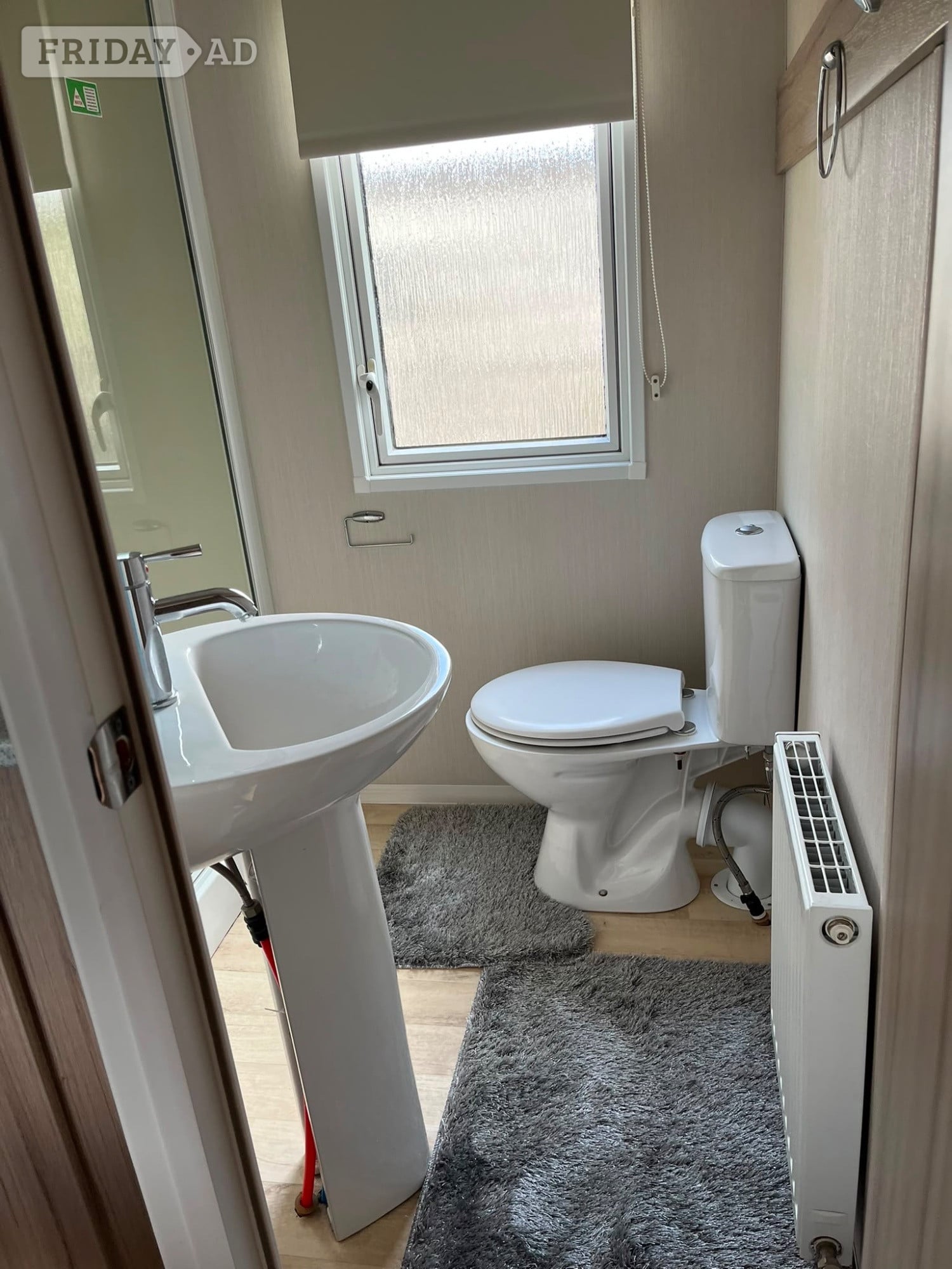 Littlehampton Mobile home to rent 32x10 central heating available 9th September