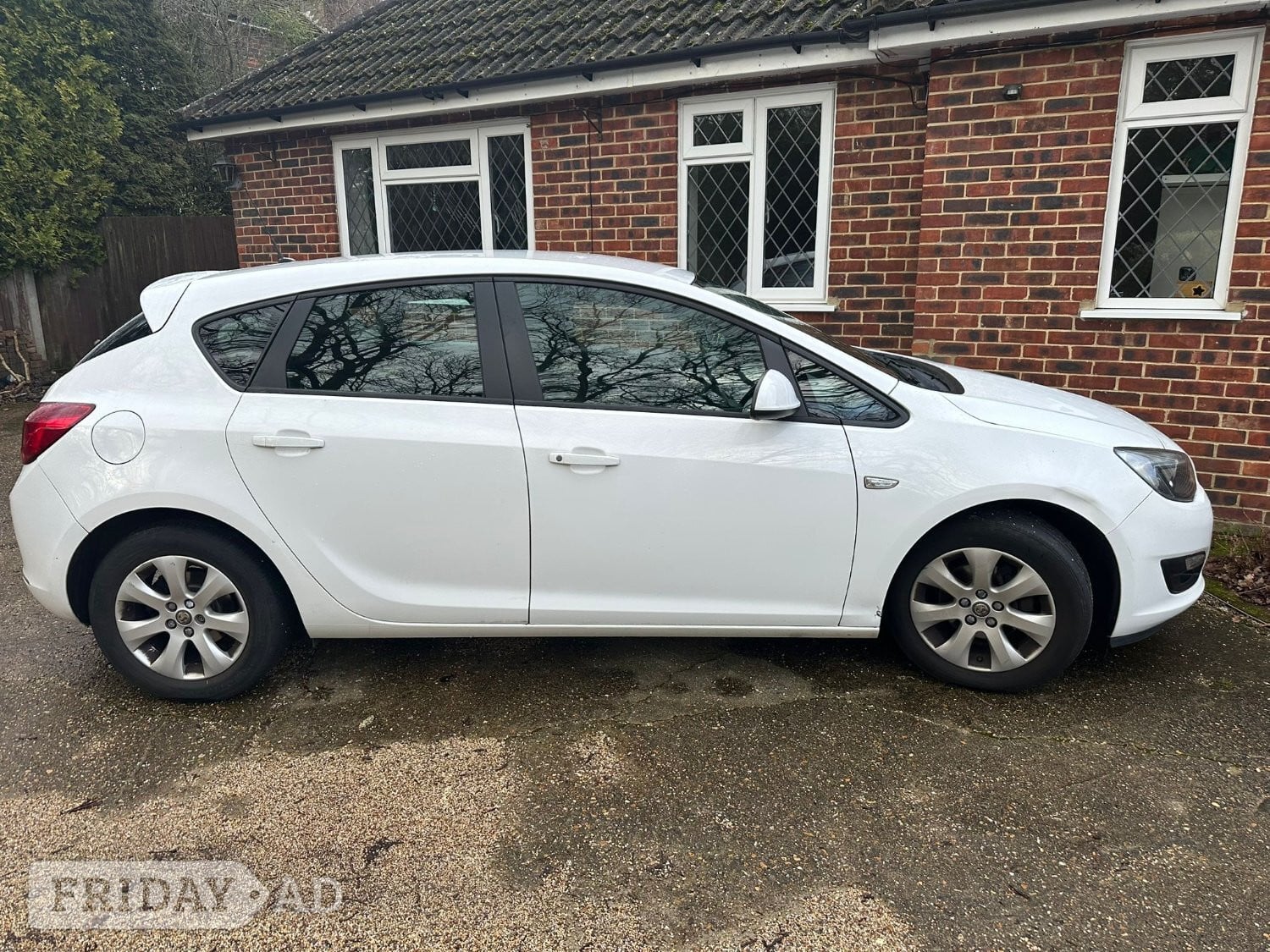Vauxhall Astra 1.6 Petrol 2014 – 79k – MOT – Clean in Crawley