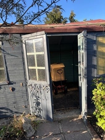 Free summerhouse/shed buyer dismantles and collects