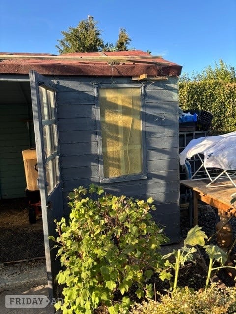 Free summerhouse/shed buyer dismantles and collects - Garden in Lancing